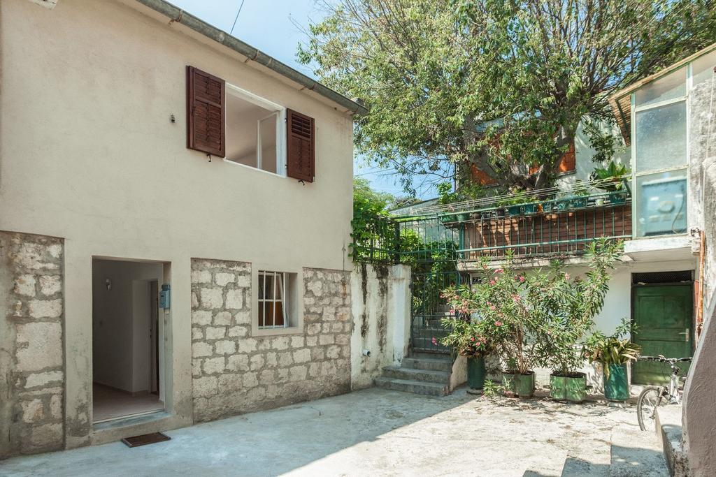 Charming Old Stone House Split Exterior foto