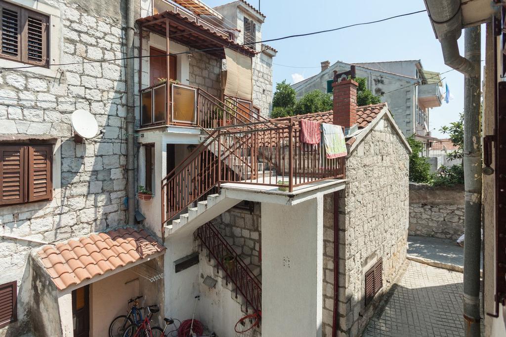 Charming Old Stone House Split Exterior foto